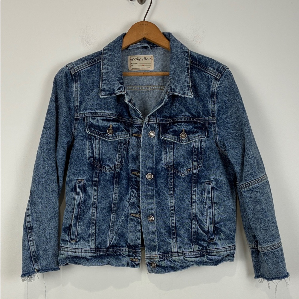 We The Free Rumors Women’s Medium Denim Jacket Crop Distressed Denim Acid Wash